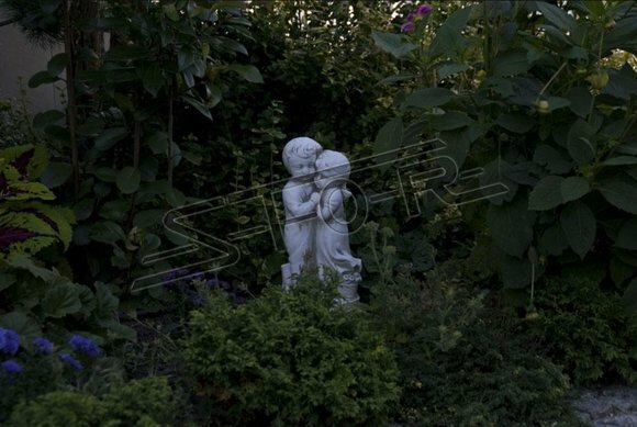 Kind 40cm Skulptur Design Figur Statue Garten Figuren Statuen