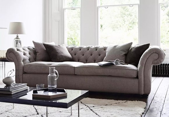 Chesterfield Sofa mit exklusivem Federdesign für 4 Personen