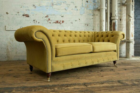 Klassische Polster Möbel Chesterfield Couch Textil Leder Stoff Samt Dreisitzer