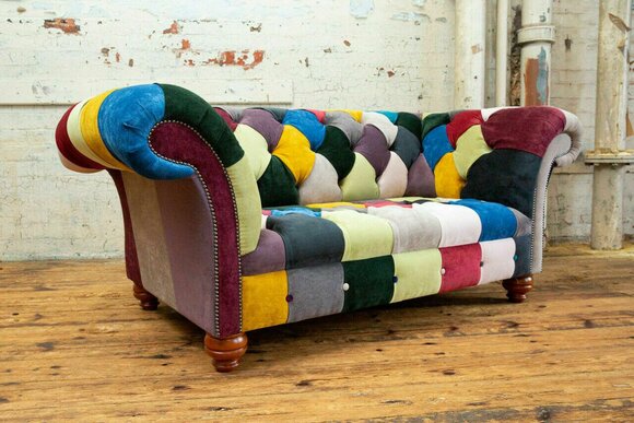 Chesterfield 2 Sitzer Sofa Textil Couch Polster Design Zweisitzer Bunt Sofas Neu