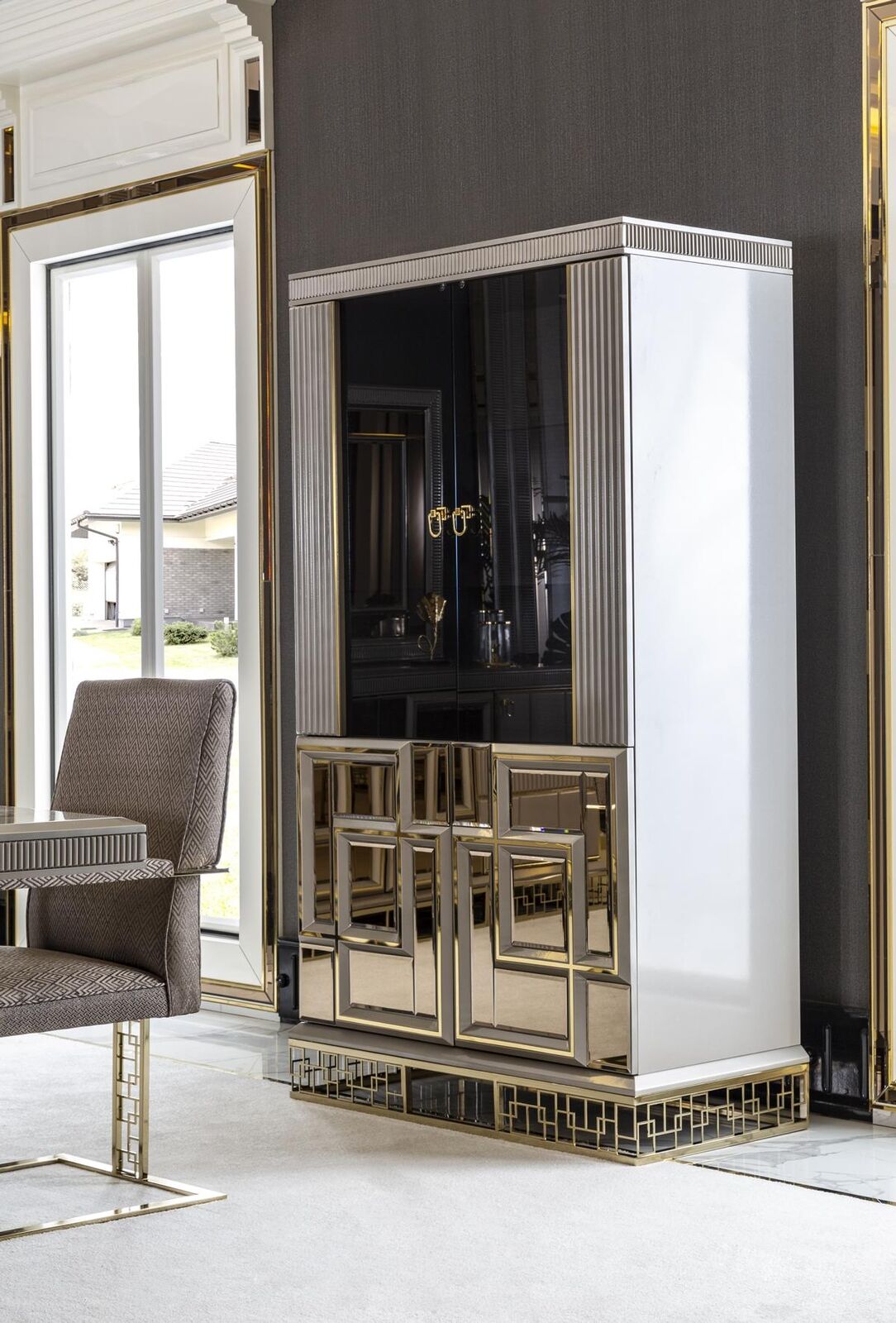 Vitrine Grau Esszimmer Luxus Möbel Metall Holz Design Schrank Elegantes Neu