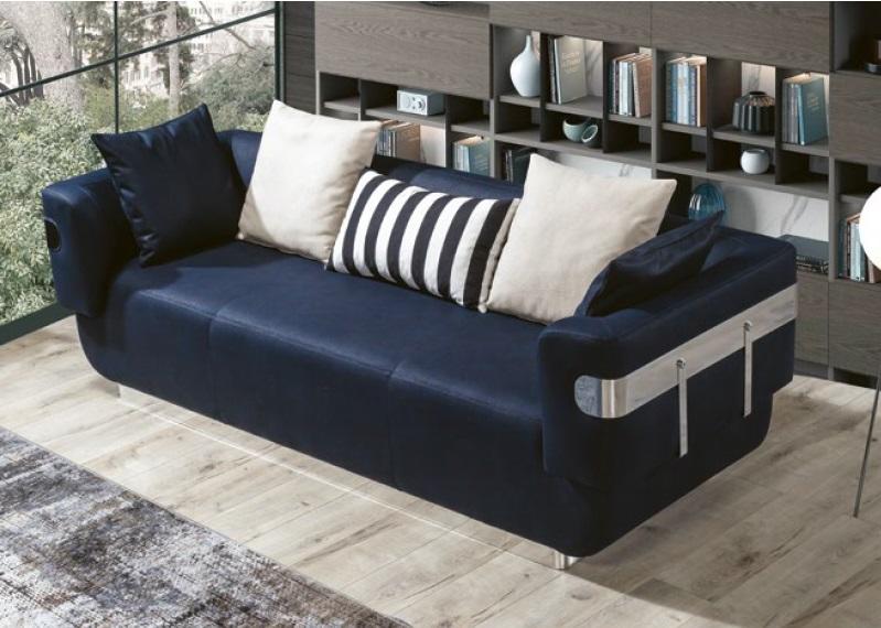 Elegante Dreisitzer Couch