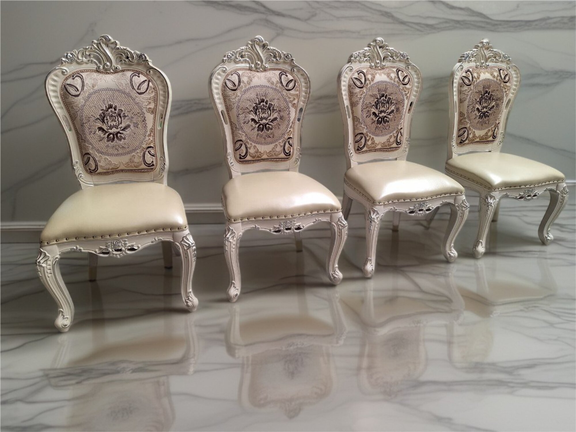 Modernes Esszimmer-Set 4x Stühle in Beige Set mit 4 Esszimmerstühlen. Sofort