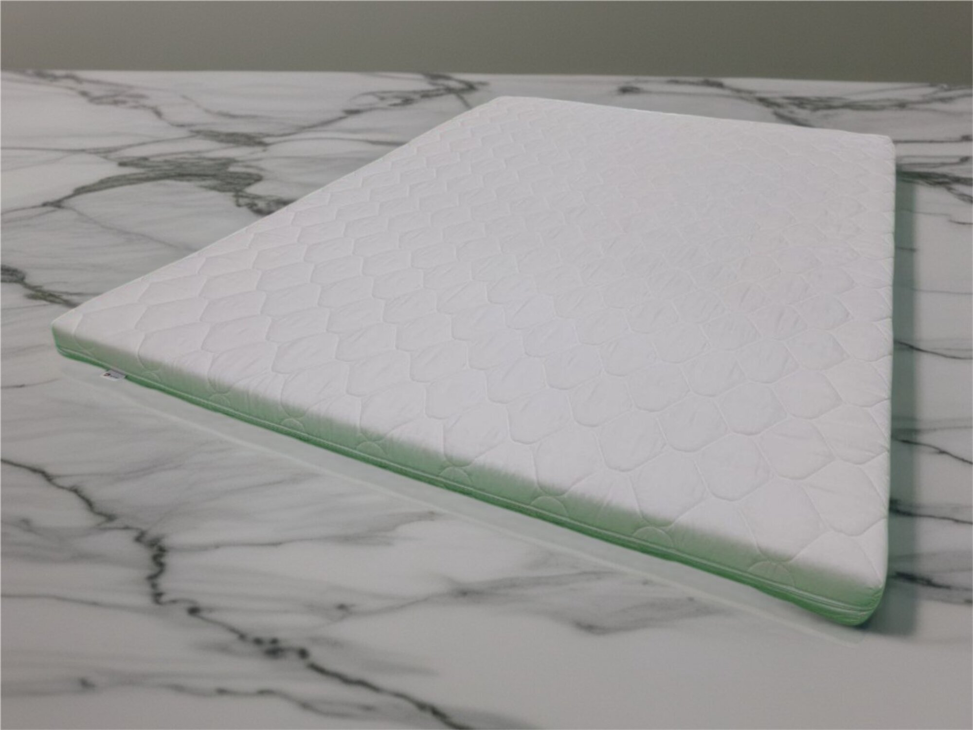 Hochwertige Matratze die eine ideale Körperunterstützung bietet Sofort