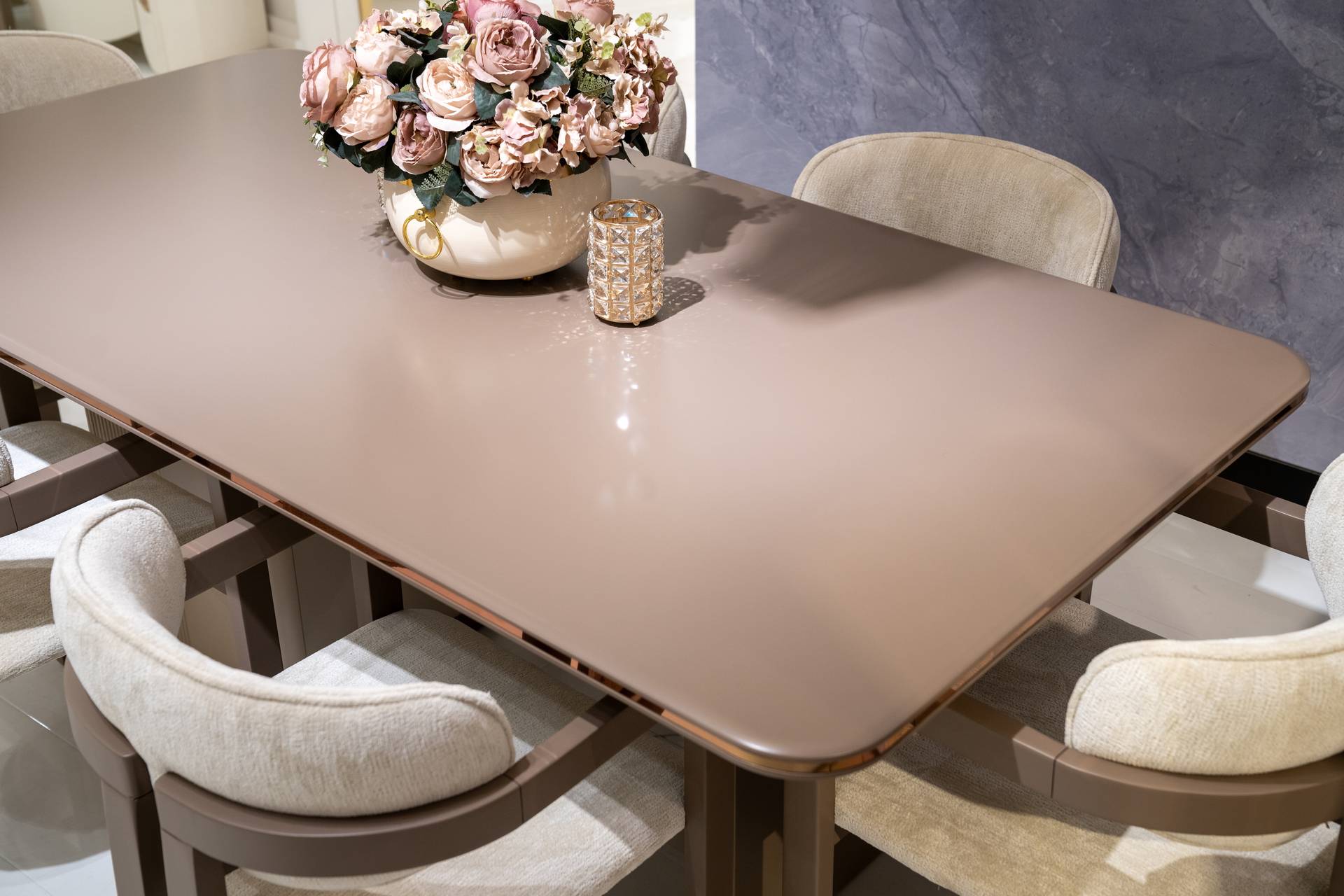 Esszimmer-Set aus Holz in Beige modern elegant mit Esstisch