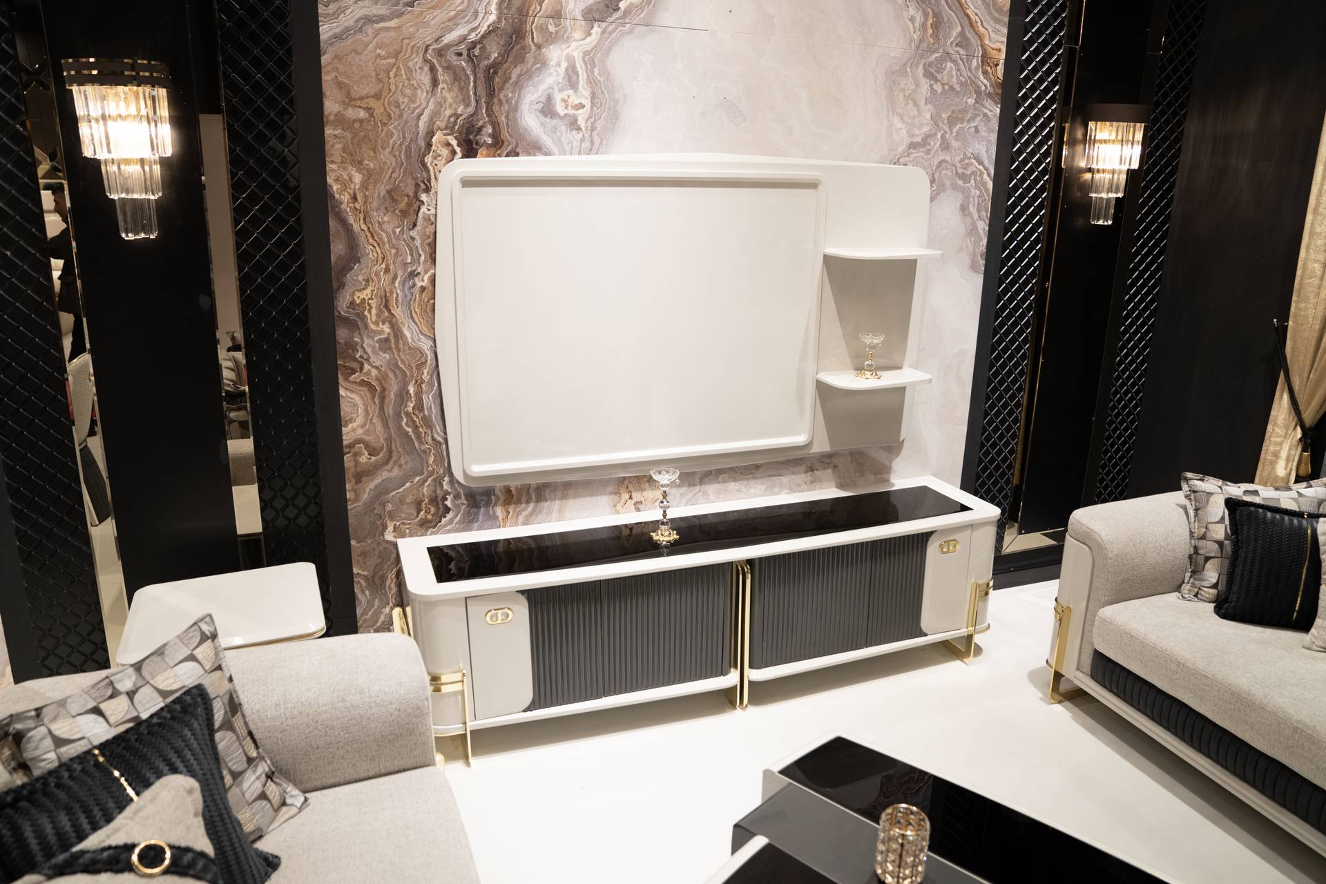 Weißer Holz TV-Schrank im modernen Design