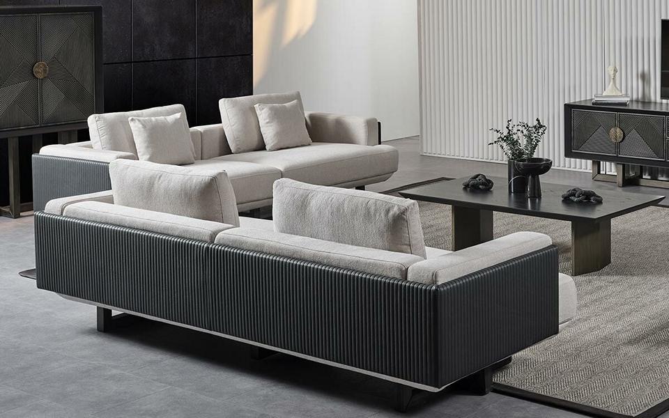 Wohnzimmer Set aus braunem Textil mit Holz Tisch und Sofas