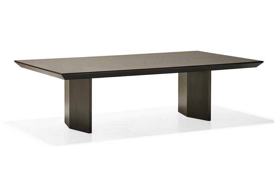 Eleganter brauner Couchtisch aus Holz im klassischen Stil