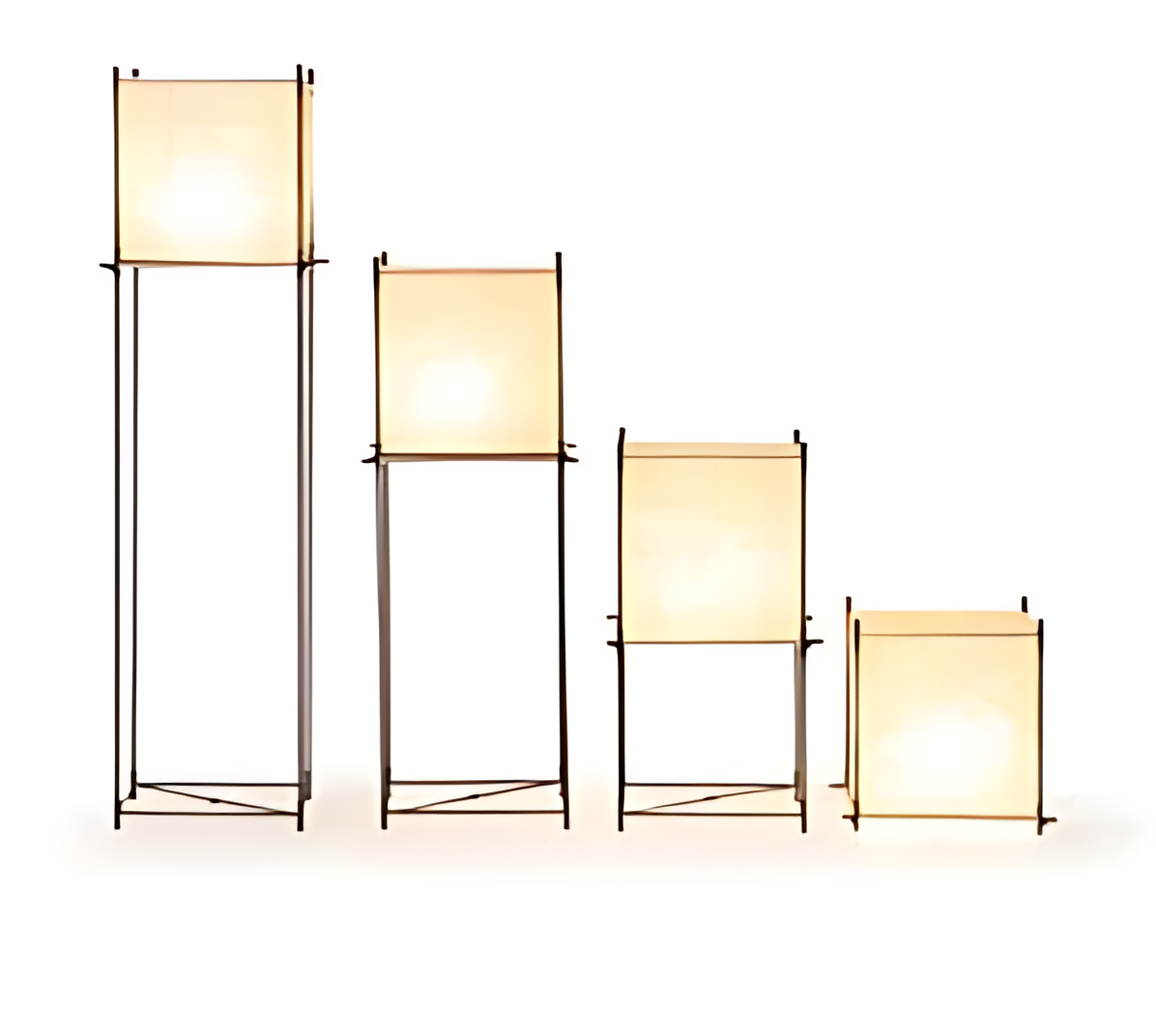 Set aus 4 eleganten Stehlampen für stimmungsvolle Beleuchtung im Raum