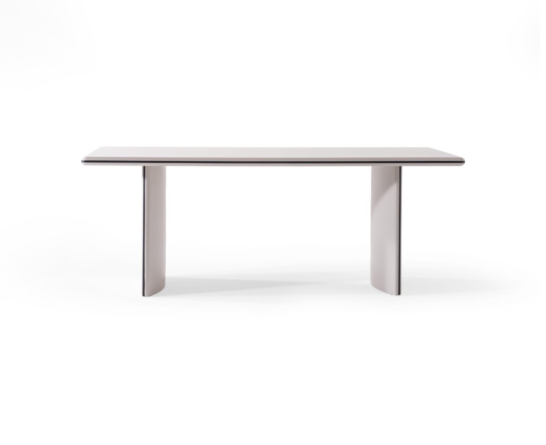 Moderner Esstisch aus Holz in Beige