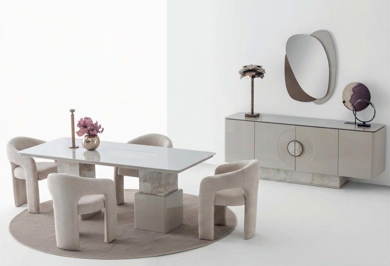 Beiges Esszimmer Set Luxuriöser Küchentisch Sideboard 4x Edle Stühle