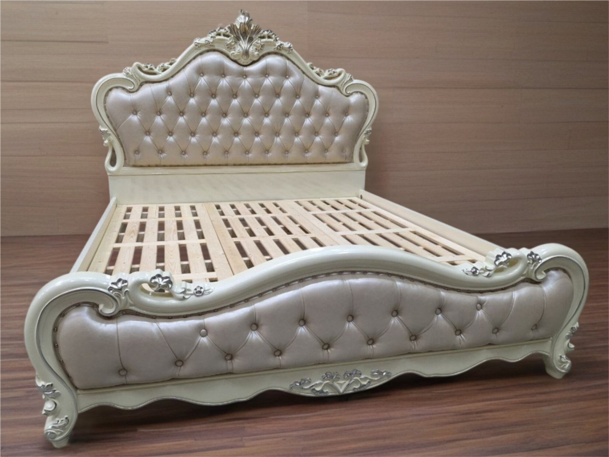 Exklusives Holzbett von hoher Qualität, stilvolles Design Sofort