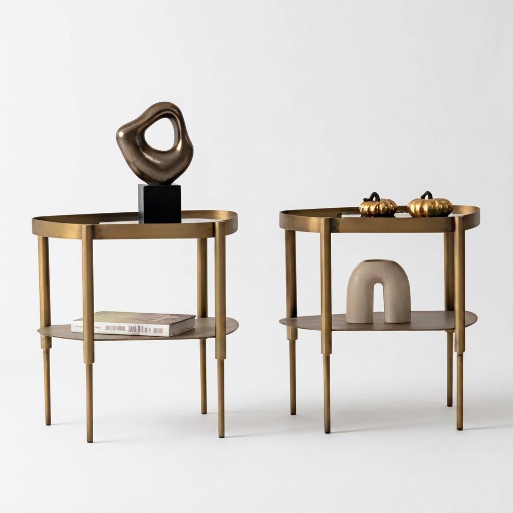 Beistelltisch-Duo aus Edelstahl – modern und mit eleganter Oberfläche.