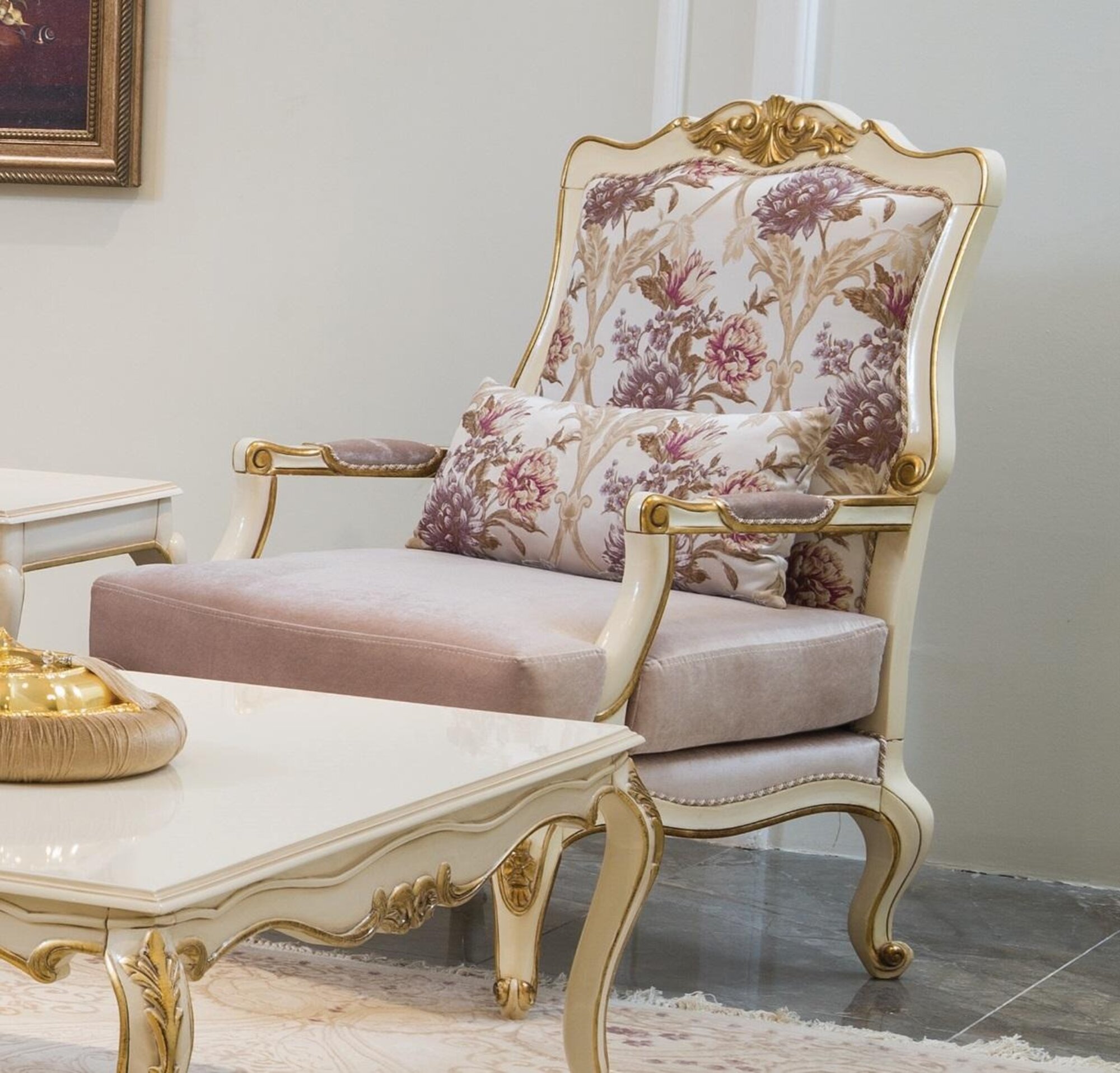 Luxus Möbel Design Sessel klassisches Design Thron Textil Wohnzimmer