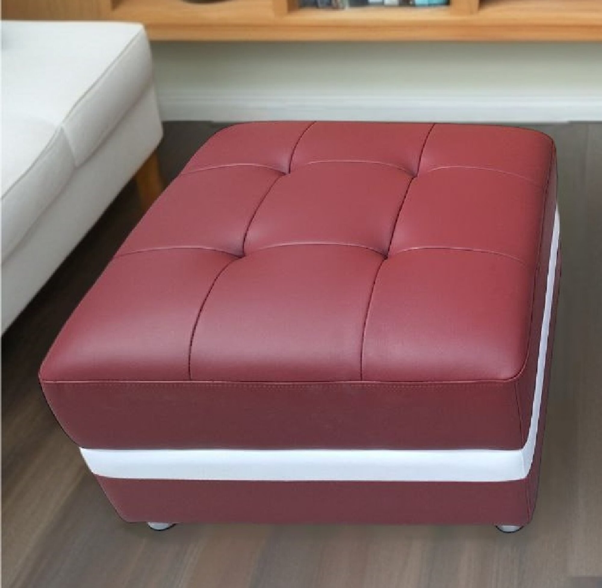 Fußhocker aus Leder im Stil gepolstert bequem und als Sitzwürfel Sofort