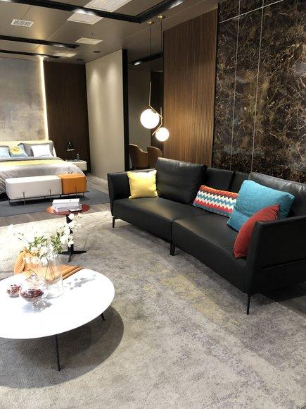 Moderne Viersitzer Couch Polster Design Sofa 4er Sitz Sofas Zimmer Möbel
