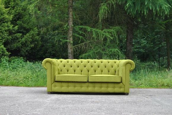Chesterfield 2 Sitzer Couch Polster Textil Samt Couchen Sitz Wohnzimmer