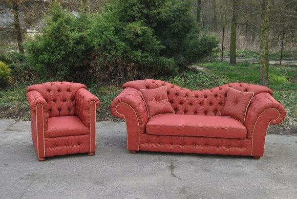 Dreisitzer Design Couch Polster Sitz Sofas Textil Sofa 3 Sitzer Rot Chesterfield