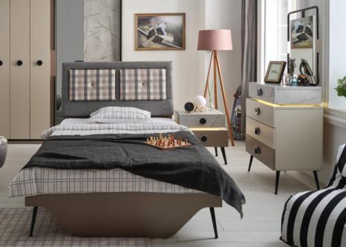 Schlafzimmer mehrfarbig Komplettes Bett Nachttisch Kommode Spiegel neu
