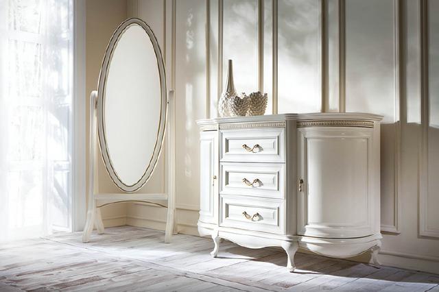 Klassischer Schminkzimmer mit Standspiegel und Kommode - Verona
