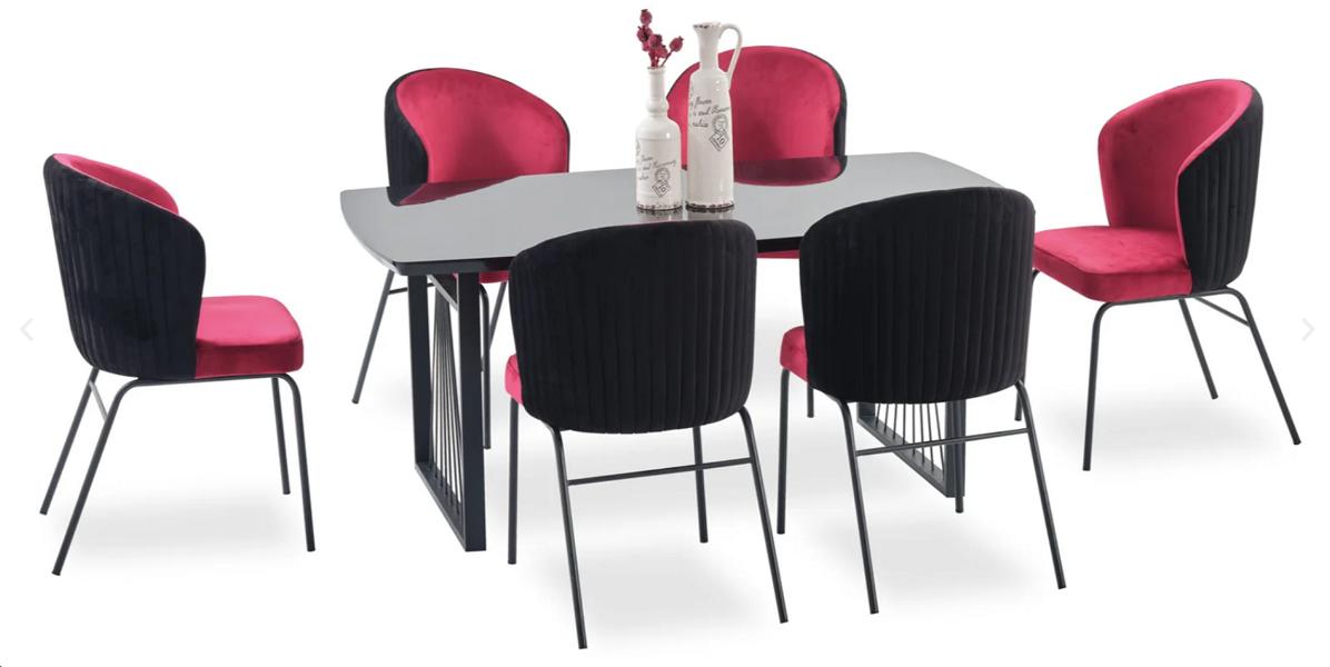 Modernes Esszimmer rechteckigem Tisch gepolsterten Stühlen schwarze