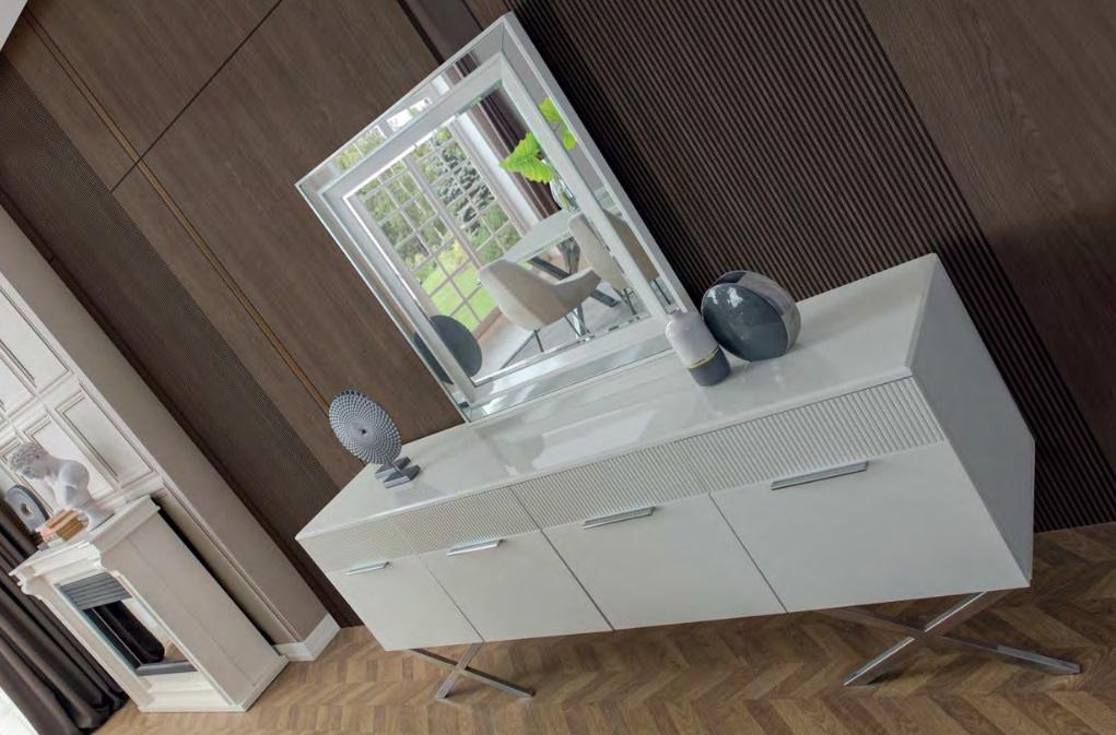 Weiße 4-türige Anrichte Stilvolle Esszimmer Holz Kommode Edelstahlfüße