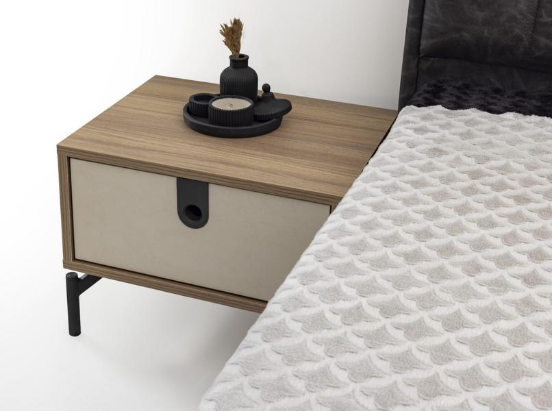 Moderner Nachttisch in Creme mit einer Schublade und schwarzen Griffdetails