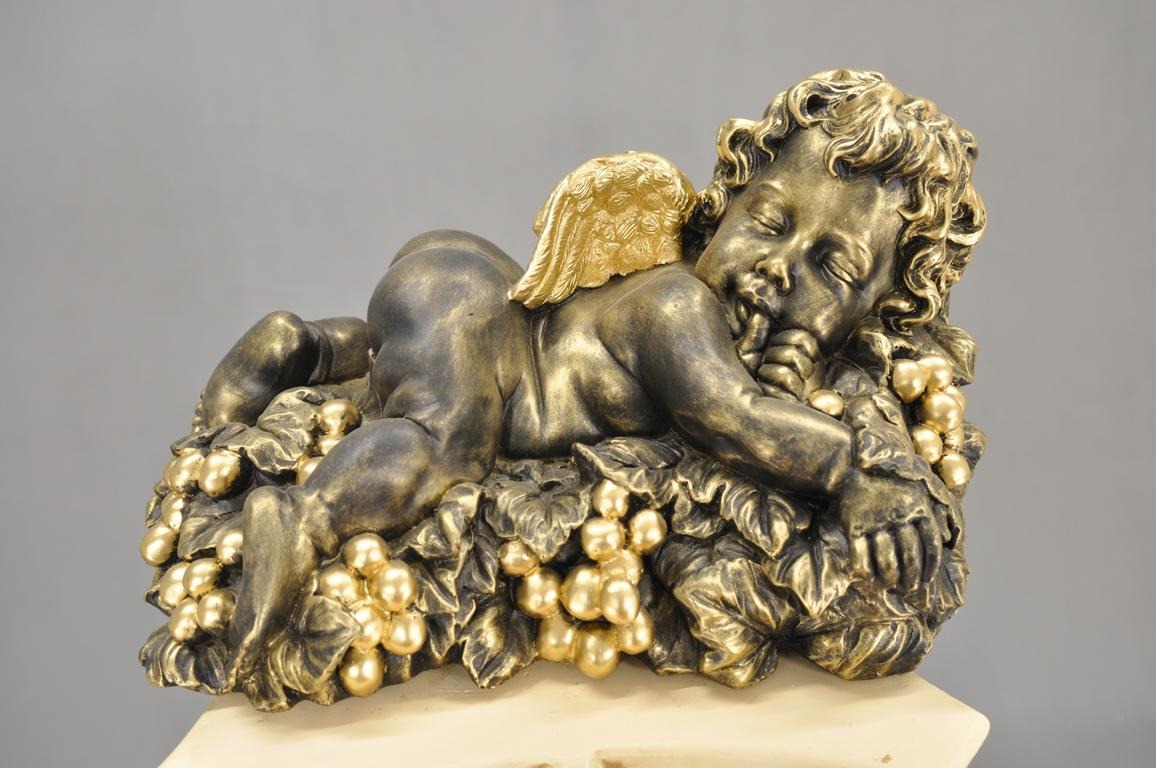 Figur Skulptur Statue schlafender Engel auf Efeu 25cm Design Skulpturen
