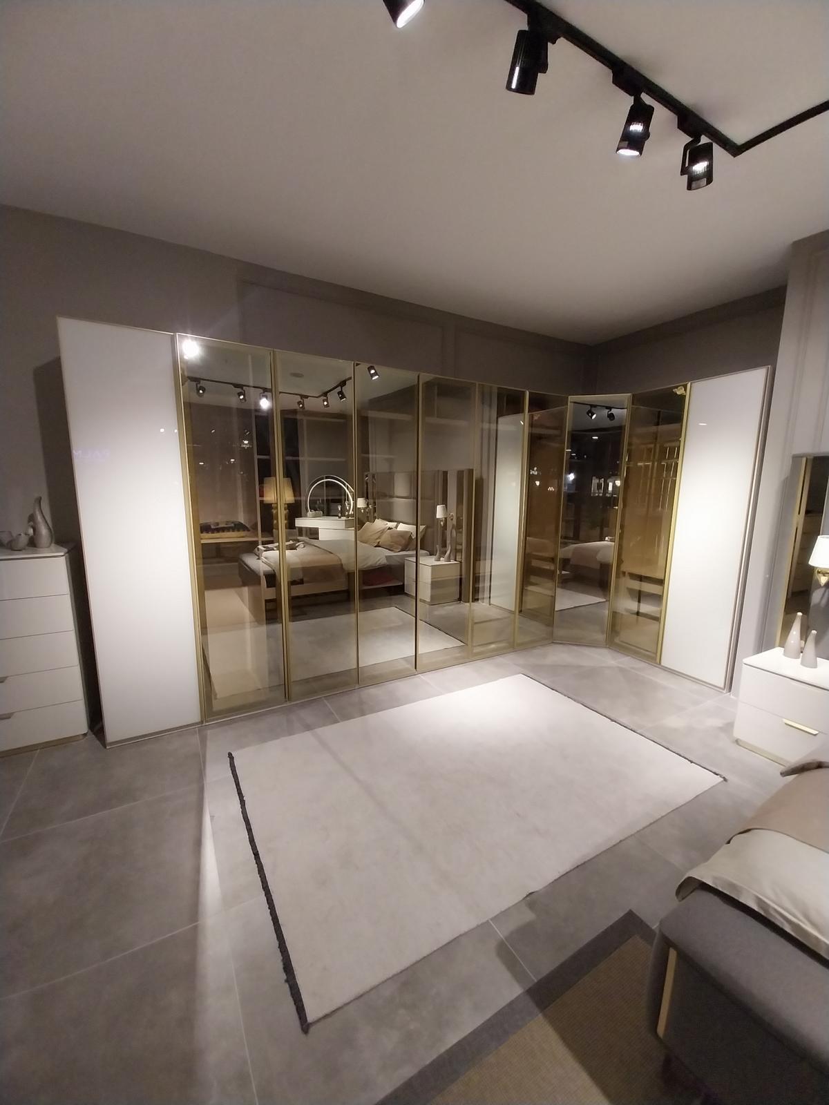 Kleiderschrank Holzschrank Schrank Schlafzimmer Luxus Schränke JV Möbel Neu
