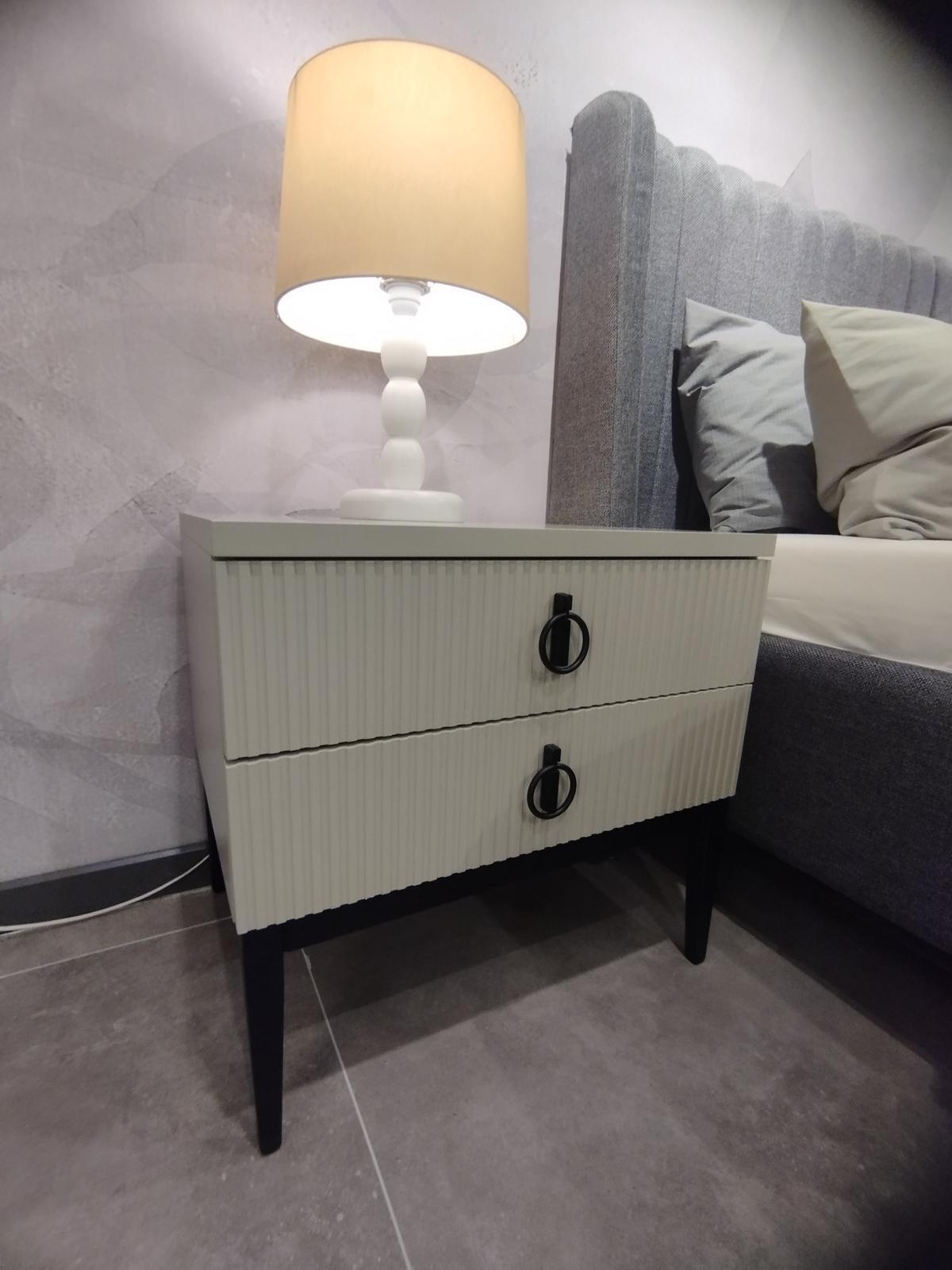 Exklusive Designer Nachttisch Hochwertiges Material und Luxuriöses Aussehen