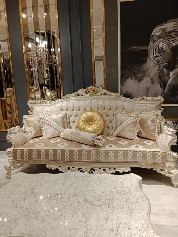 Elegantes Sofa 3 Sitzer Edlem Stilvolle Mobel Wohnzimmer Beige Sofa