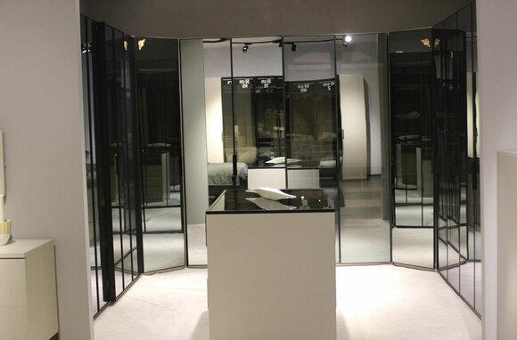 Exklusiver Glasschrank Schlafzimmer Garderobenschrank Designer Kommode