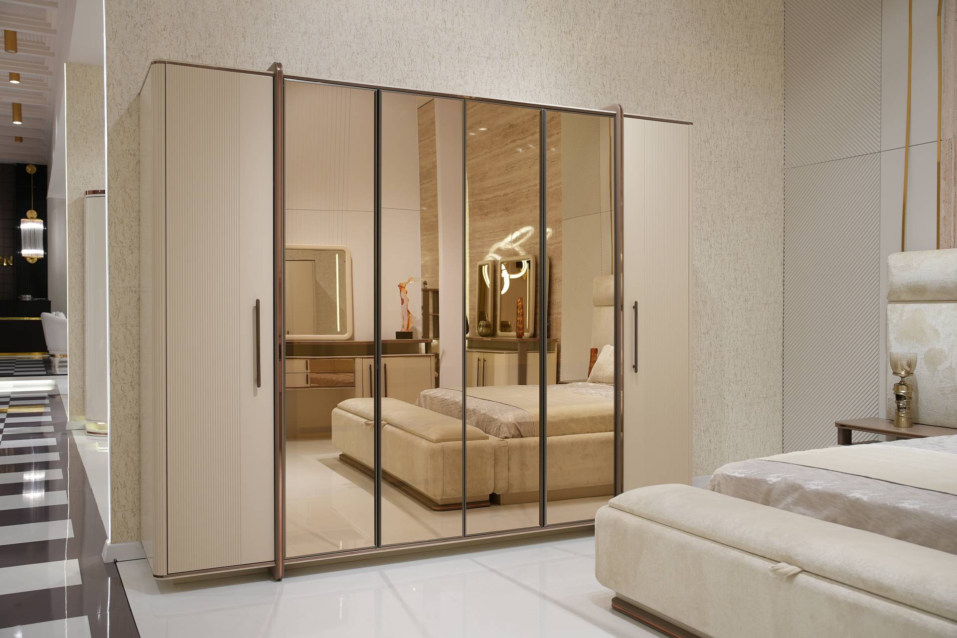 Kleiderschrank Holz Beige Elegant Modern