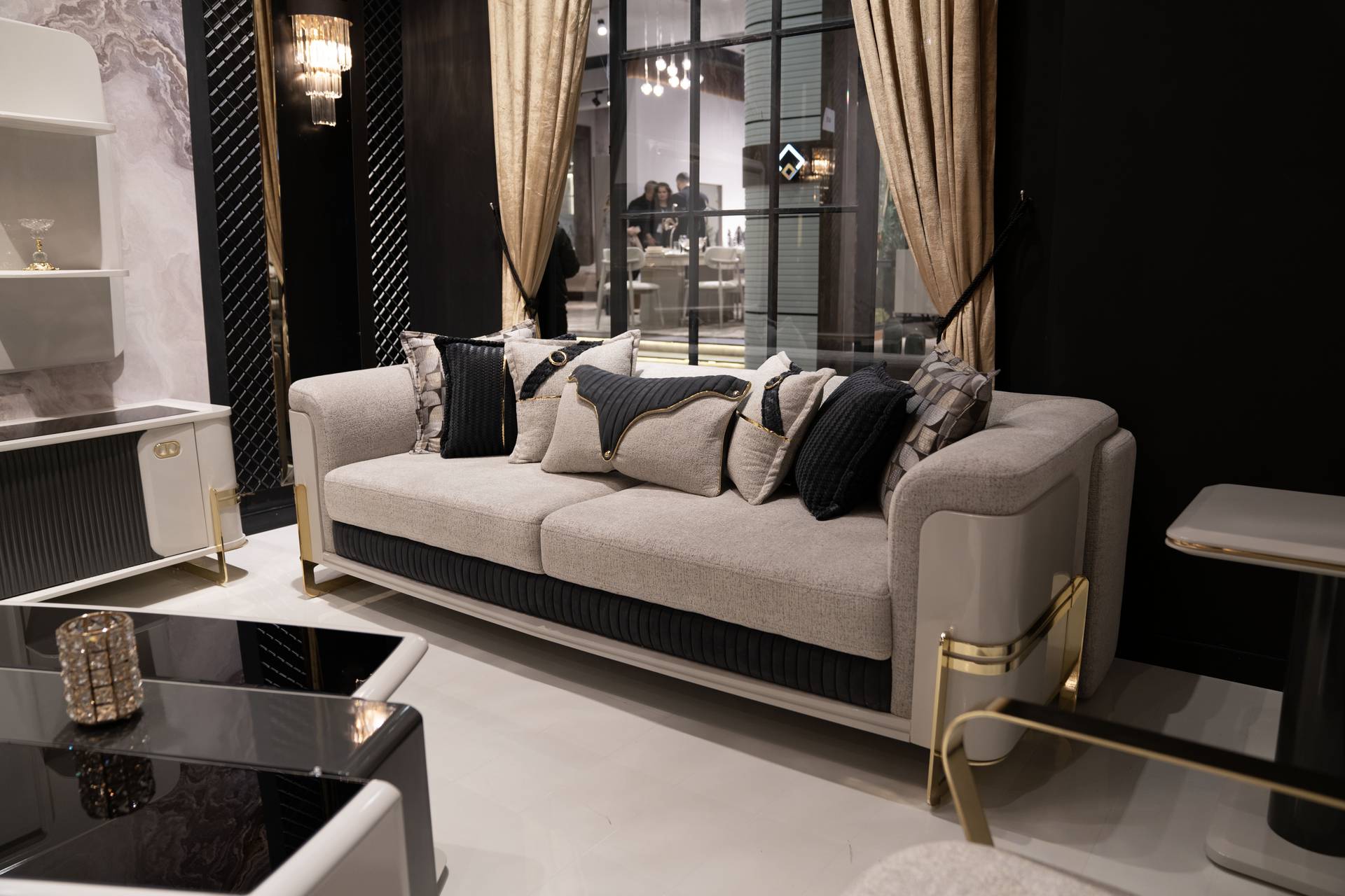 Graues Stoffsofa 3-Sitzer modern eleganter Wohnzimmersofa