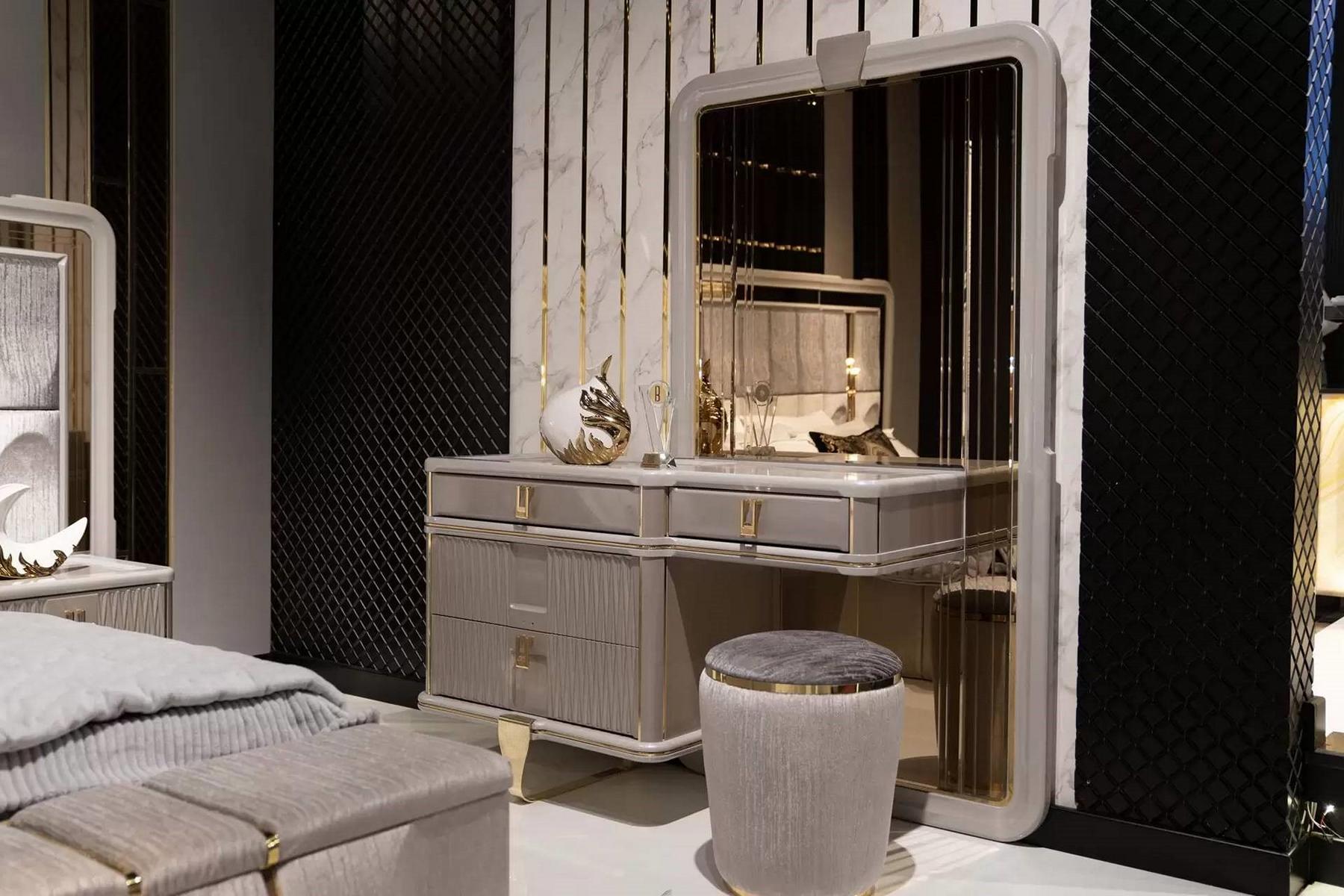 Eleganter Beiger Schminktisch aus Holz mit Spiegel und Hocker