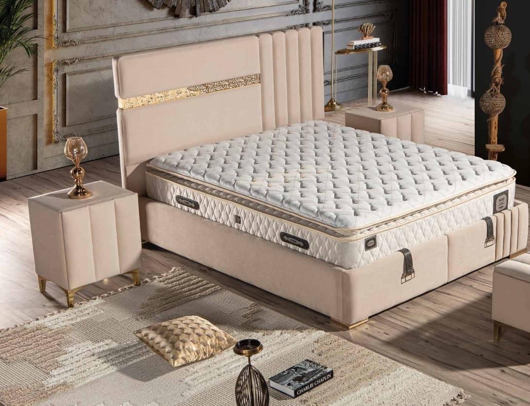 Elegantes Bett mit Matratze in Beige aus Textil und Edelstahl