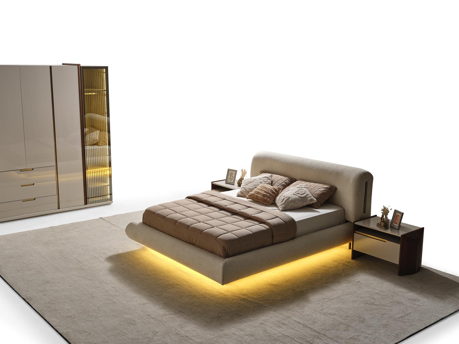 Elegantes Beiges Holzbett mit Textilbezug in zeitlosem Design