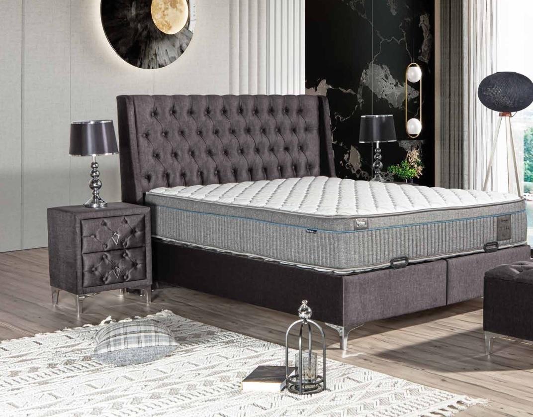 Schwarzes Bett mit Matratze aus Textil und Edelstahl, modernes Design