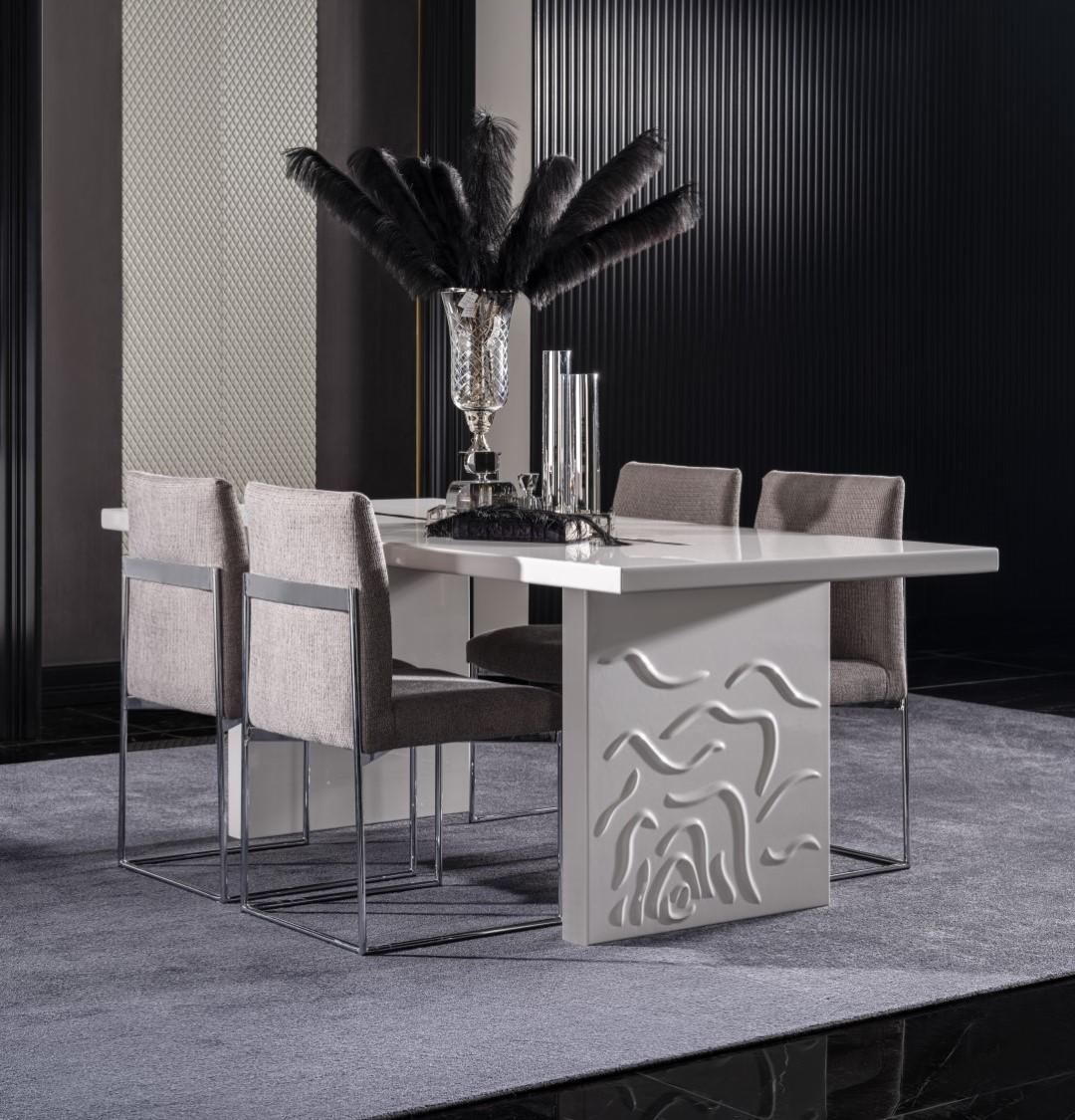 Weißer Esstisch aus Holz im modernen Design