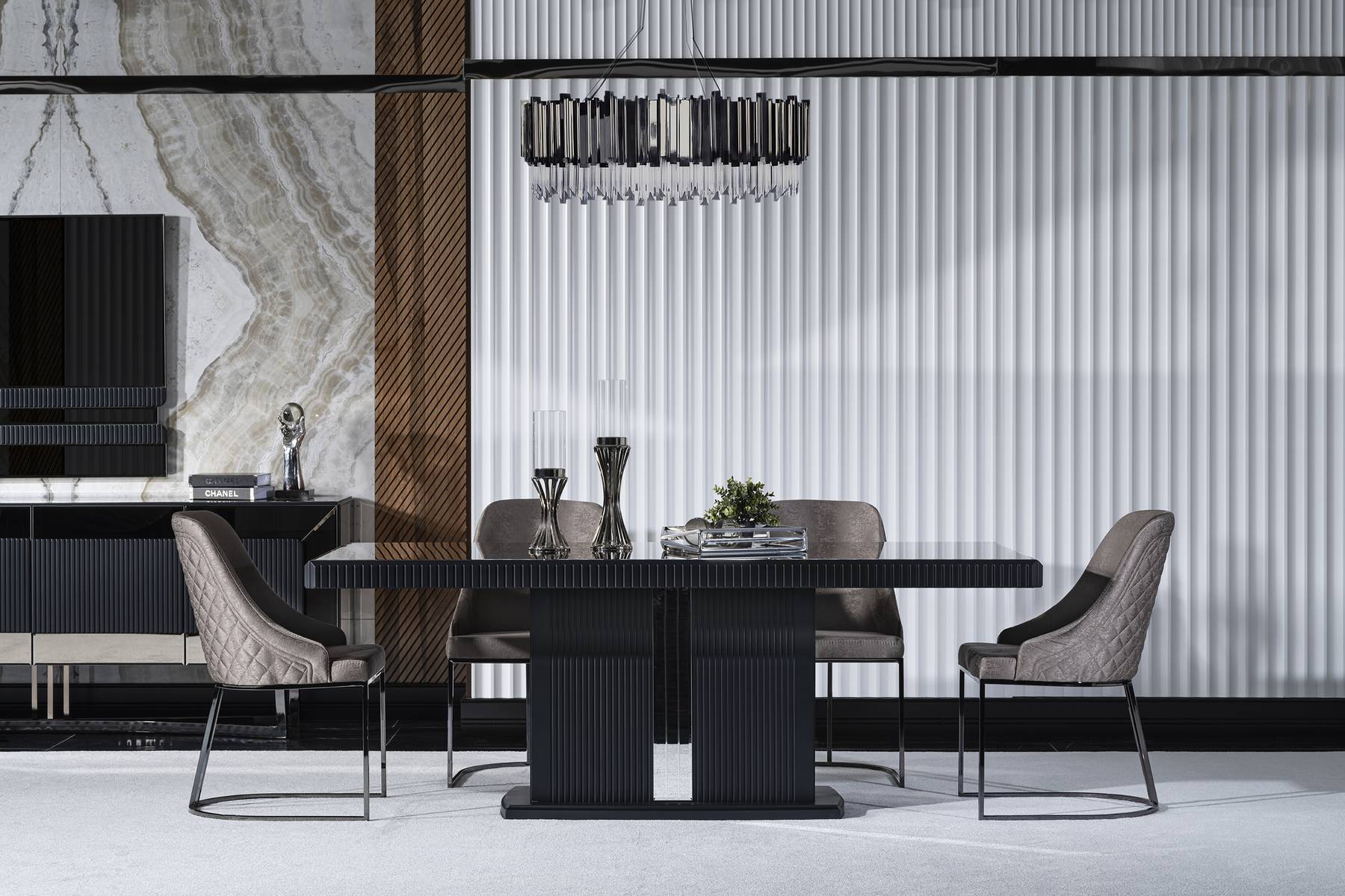 Eleganter grauer Esstisch aus Holz im modernen Stil