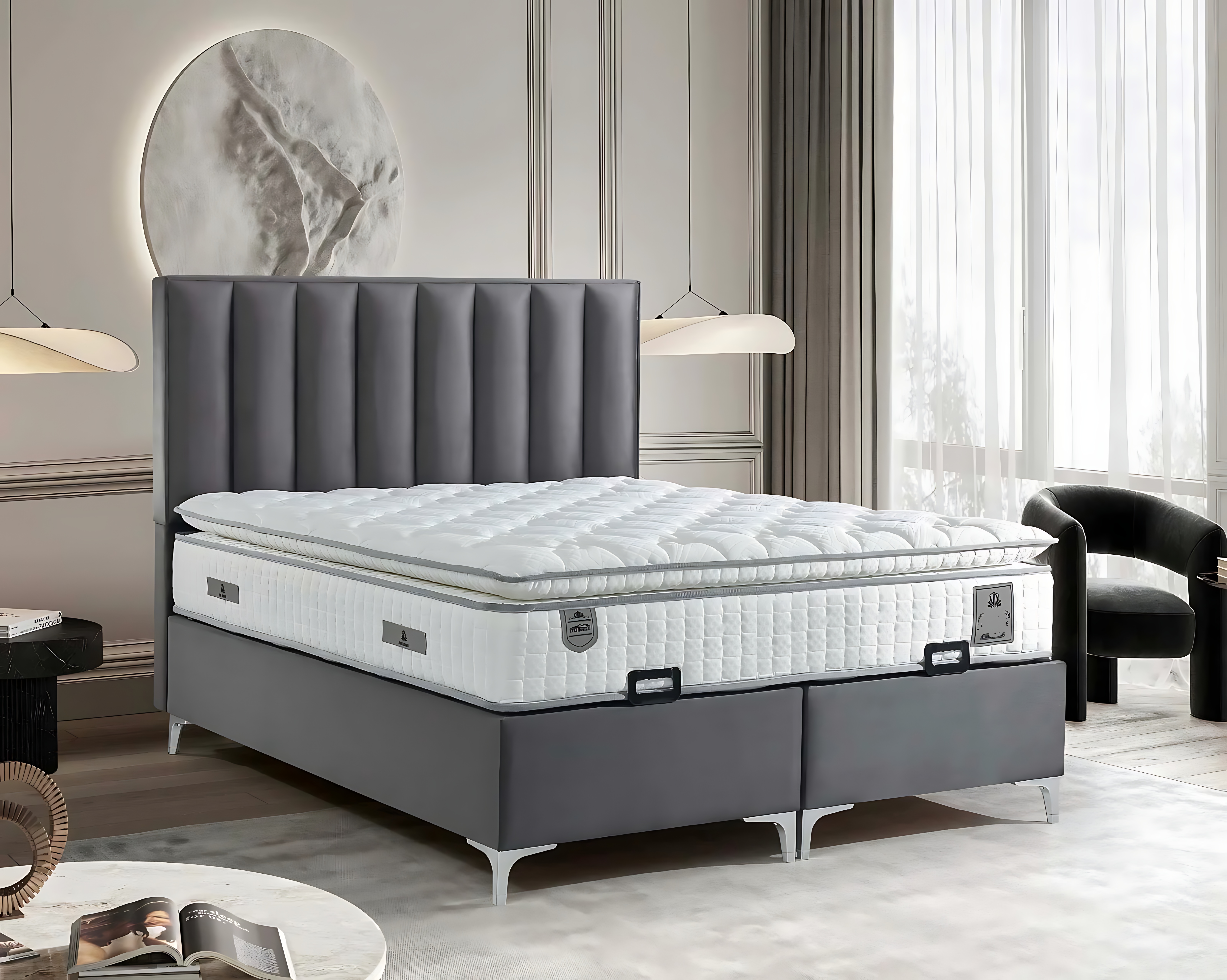 Elegantes graues Bett mit Matratze aus Textil und Holz