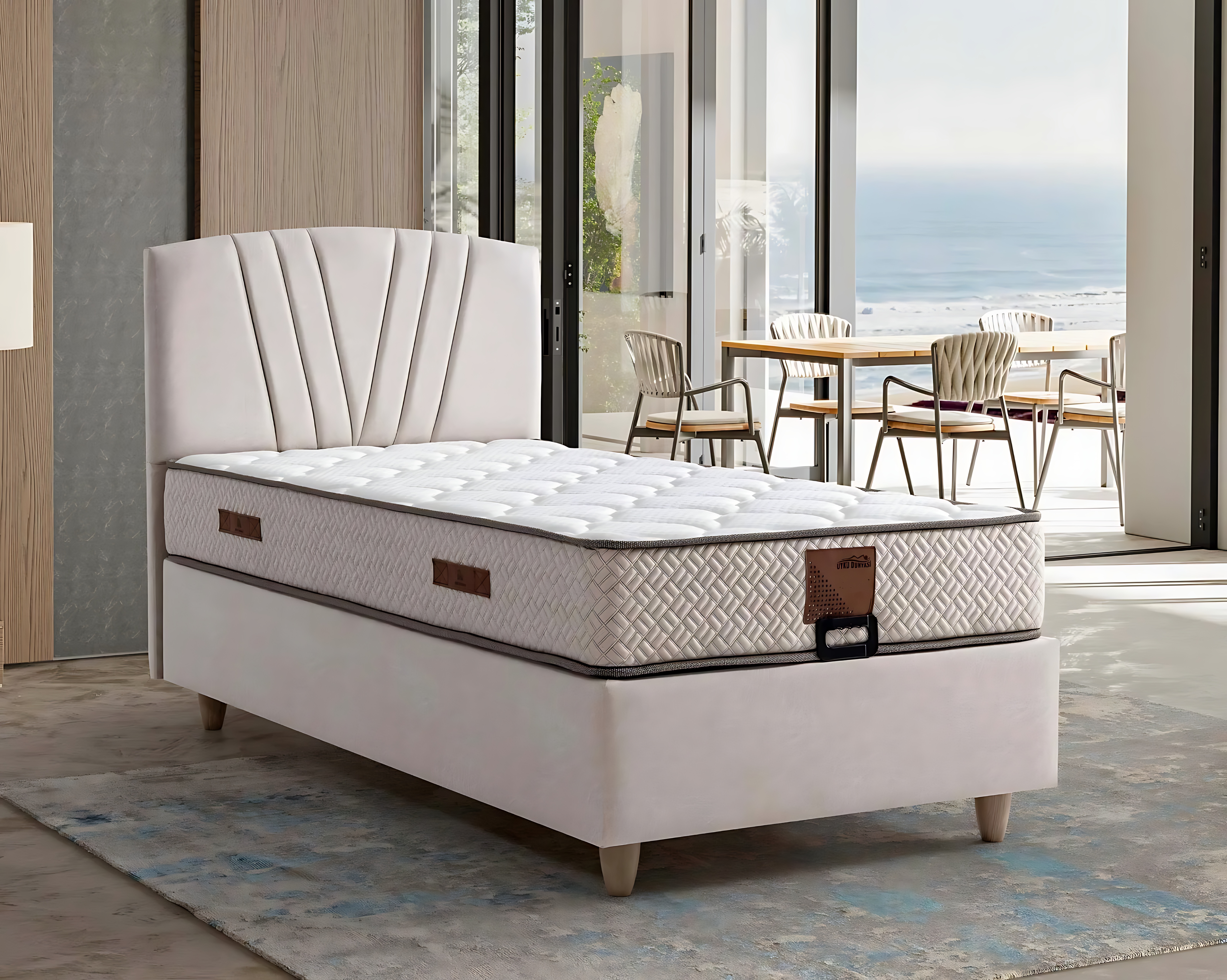 Elegantes Bett mit Matratze aus Textil in Beige