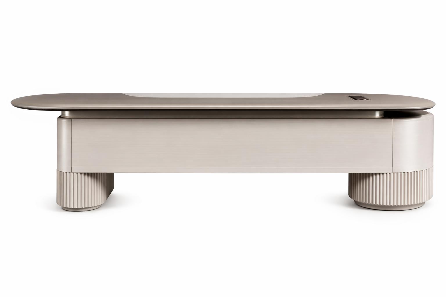 Moderner Chefschreibtisch mit eleganter Optik und großzügigem Design