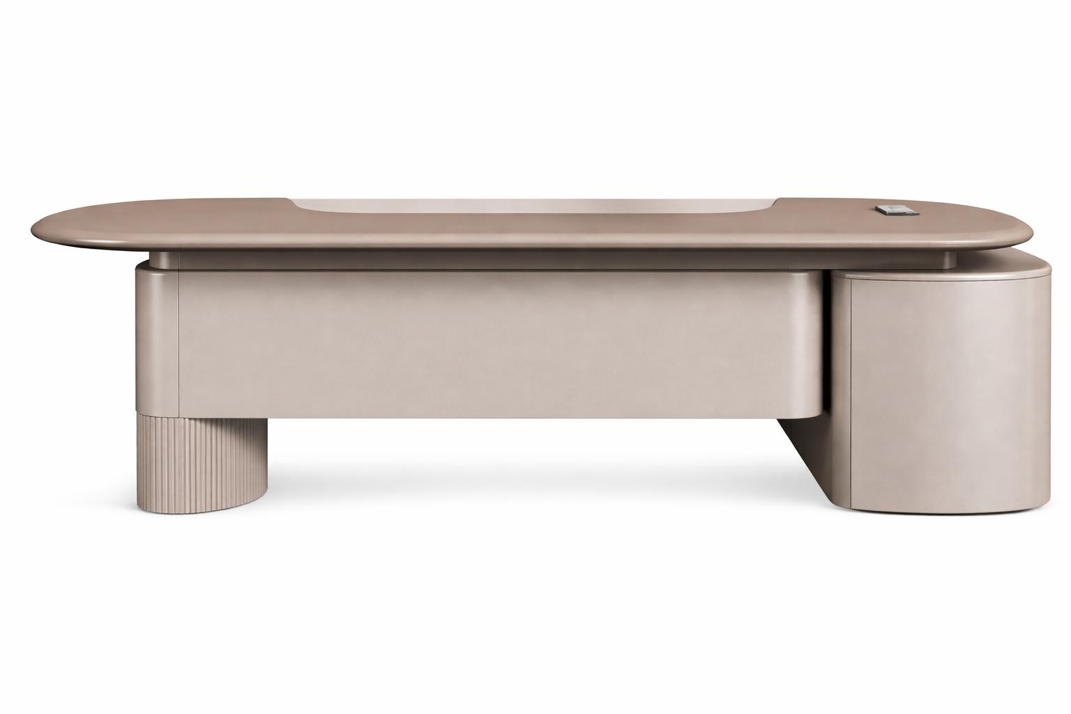 Moderner Chefschreibtisch mit eleganter Optik und praktischem Design
