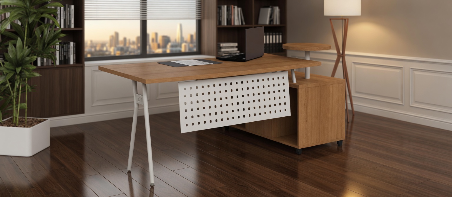 Schreibtisch mit Metallgestell und Holzoberfläche für modernes Büro