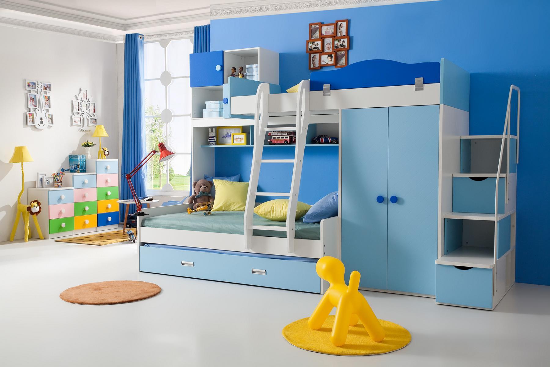 Betten Hochbett aus echtem Holz für Kinder- und Jugendzimmer. Neues Doppelstockbett mit Etagen