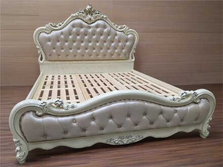 Exklusives Holzbett von hoher Qualität, stilvolles Design Sofort