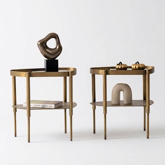 Beistelltisch-Duo aus Edelstahl – modern und mit eleganter Oberfläche.