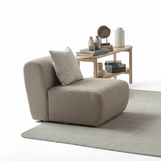 Eleganter brauner Holz-Textil Sessel im modernen Design