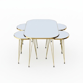 Eleganter weißer Holztisch mit Beistelltischen und Couchtisch im modernen Stil.